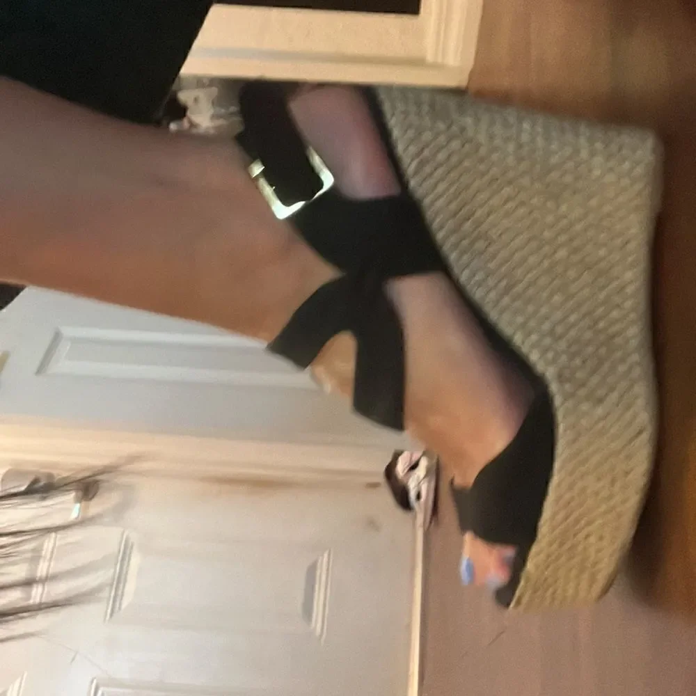 Steve Madden Wedges - Black Straw - Buckle Size 7.5